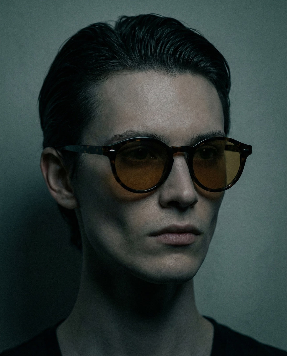 TINT Zwei Uhr editorial portrait