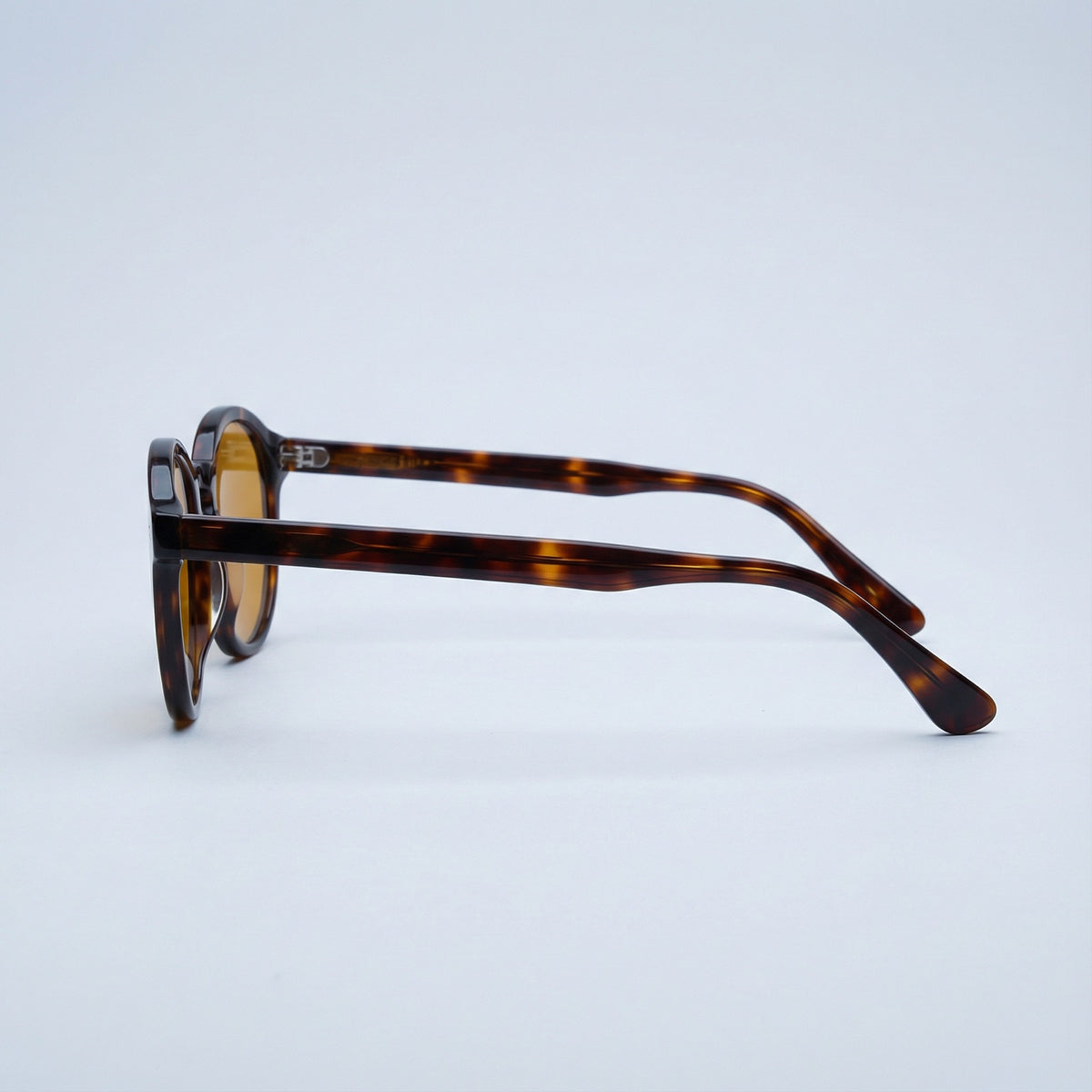 TINT Zwei Uhr side profile