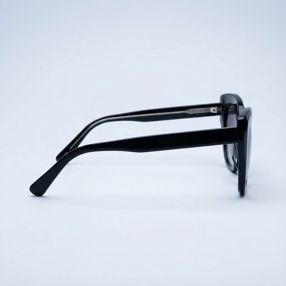 TINT Nacht side profile