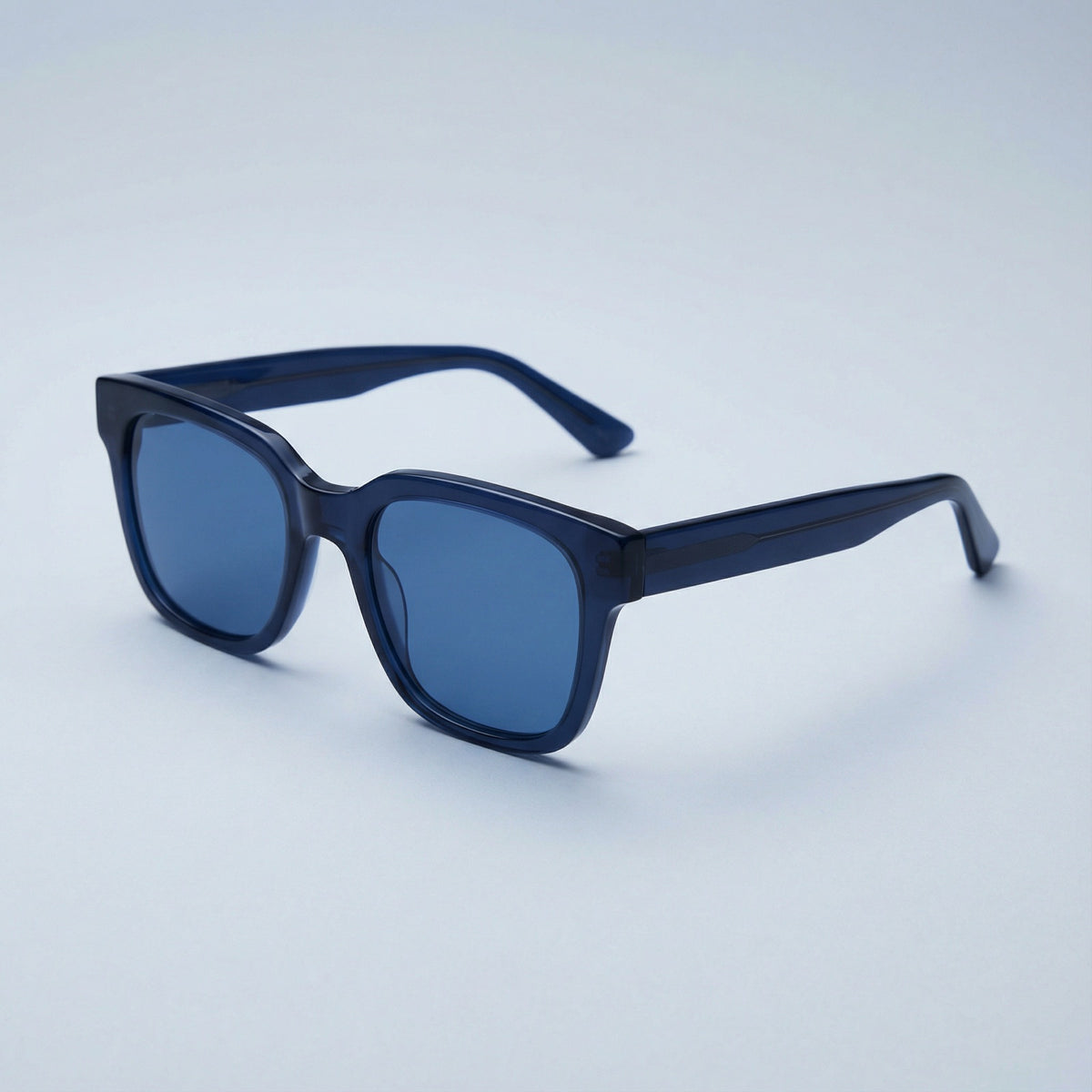 TINT Kobalt three-quarter view