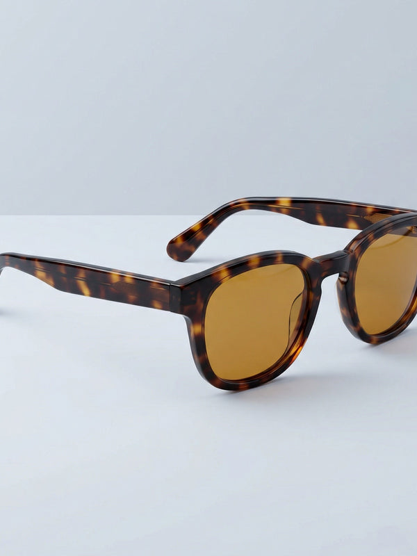 TINT Savigny three-quarter view
